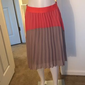 Color block pleated skirt